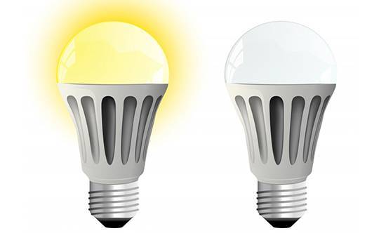 Почему моргает светодиодная лампочка при выключенном свете