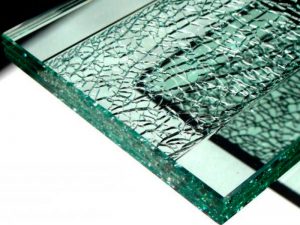 Как разрезать каленое стекло: основы резки для разных помещений