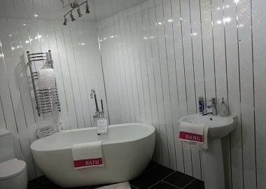 Отделка ванной комнаты пластиковыми панелями фото