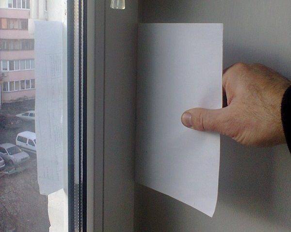 проверка прижима окна бумагой