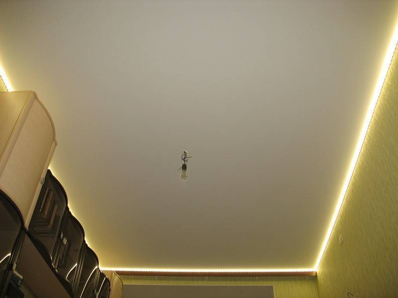 Вариант использования светодиодных лент для освещения комнат небольшой площади